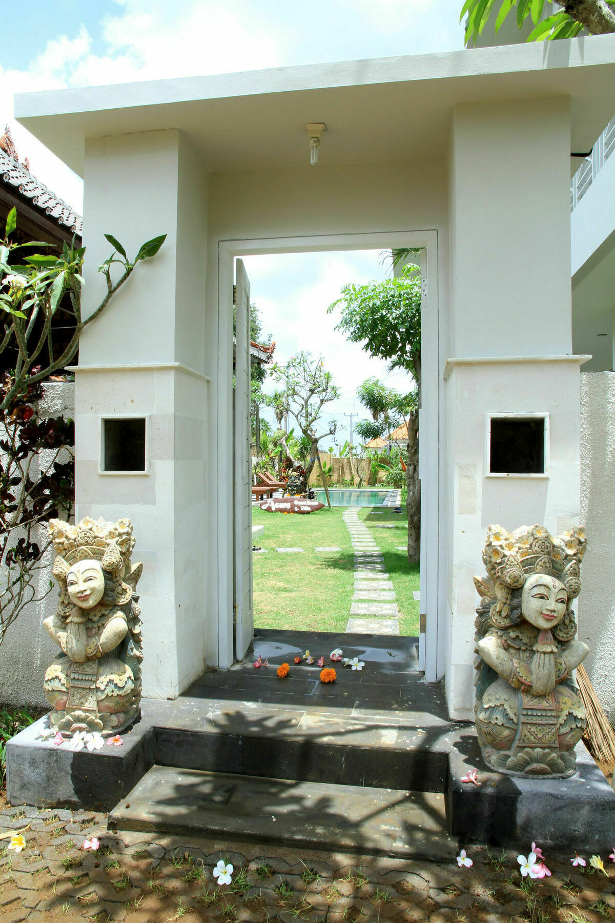 Asung Guesthouse Canggu Екстериор снимка